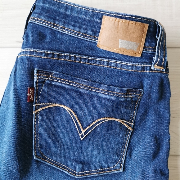 Levi's - Picture 5 of 7